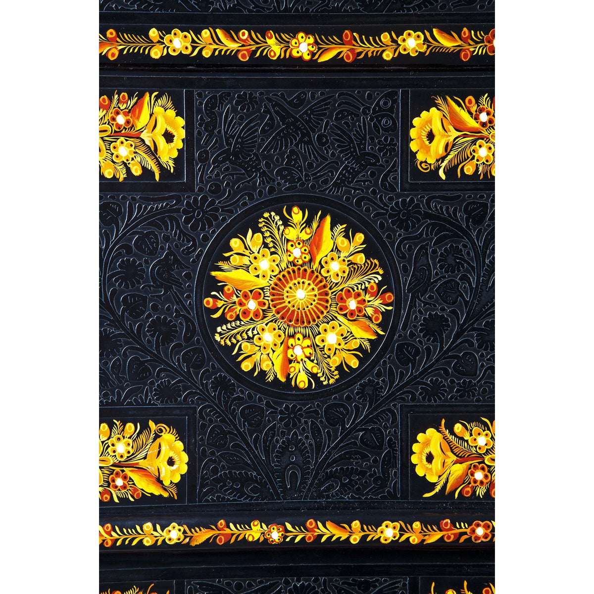Baul con motivos de flores / Woodcarving Lacquer Mexican Folk Art