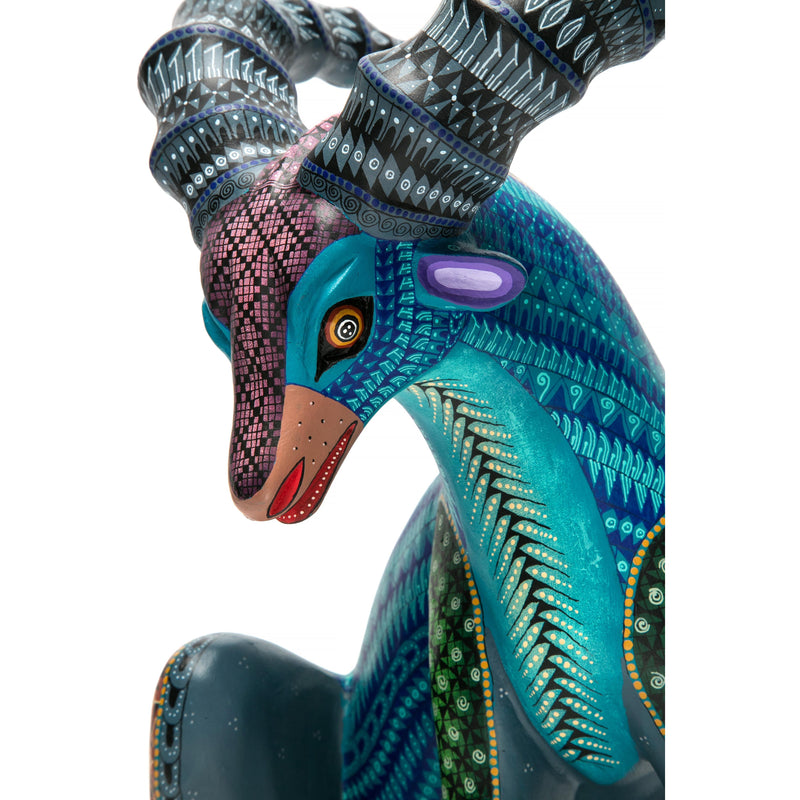 Espiritu de Jade / Woodcarving Alebrije Mexican Folk Art Sculpture
