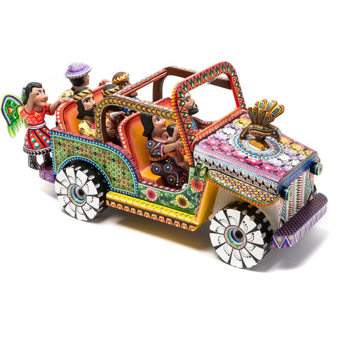 Nacimiento Jeep / Woodcarving Mexican Folk Art Sculpture Nativity