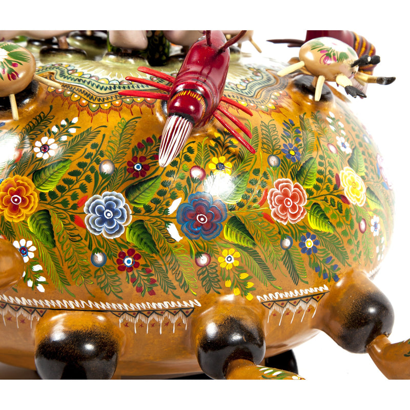 Cangrejo / Woodcarving Lacquer Mexican Folk Art