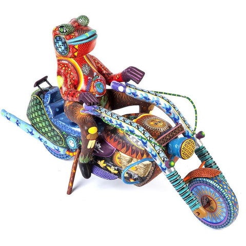 La Vuelta al Mundo / Woodcarving Alebrije Mexican Folk Art Sculpture