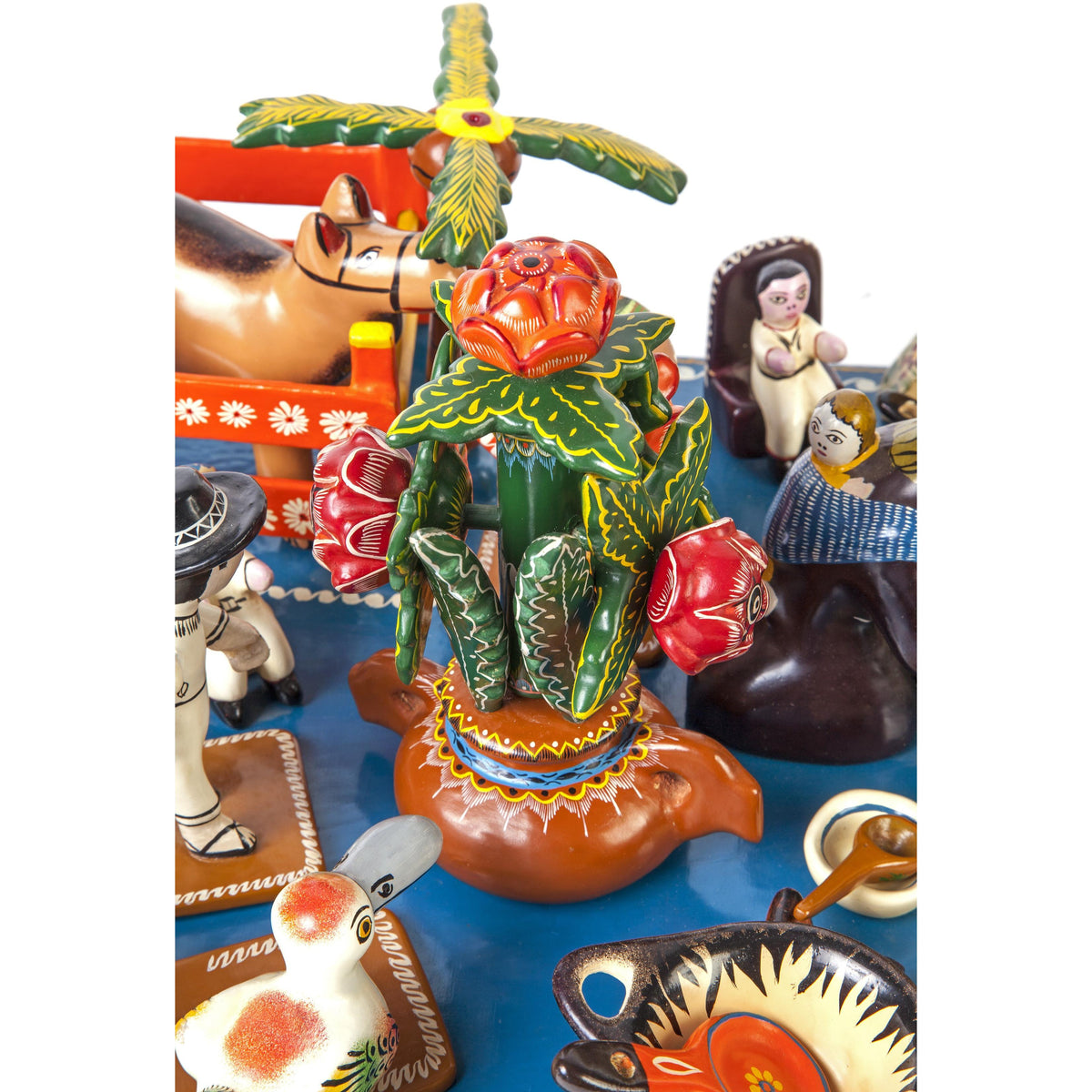 Cocinando / Woodcarving Lacquer Mexican Folk Art