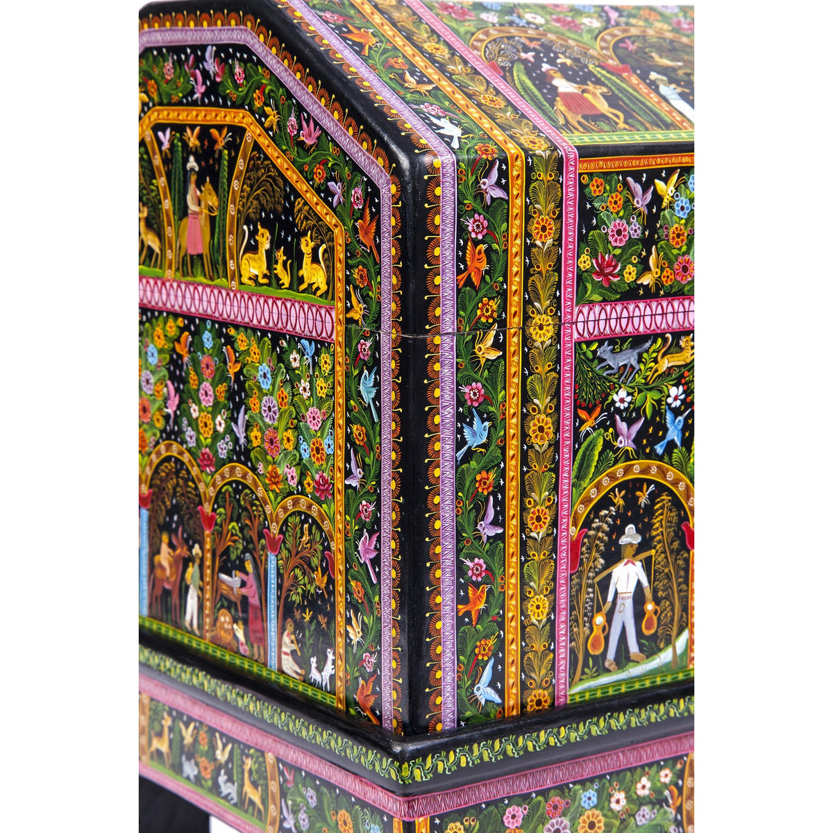 Baul en el Campo / Woodcarving Lacquer Mexican Folk Art