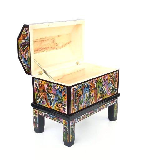 Baul Fauna Selvatica color vino / Woodcarving Lacquer Mexican Folk Art